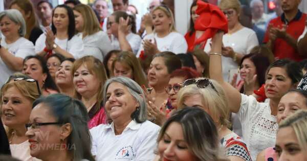 La Nación / Cartes saluda a las mujeres paraguayas en su día: “Las más gloriosas de América”