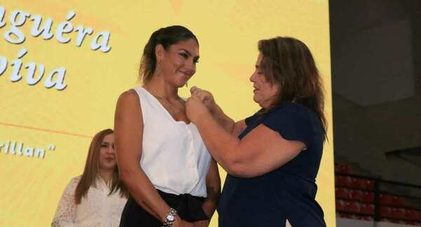 MinMujer entregó reconocimiento “Kuñanguéra Omimbíva”