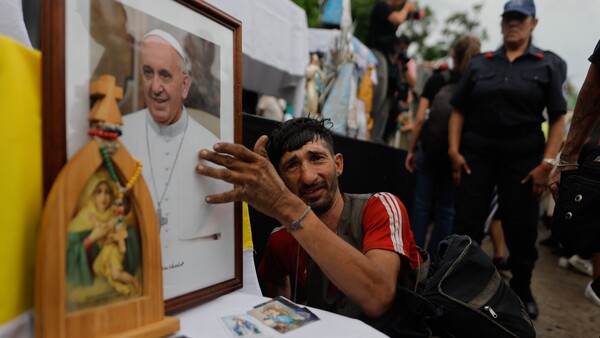 El Papa descansó bien toda la noche tras su leve mejoría