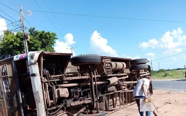 (Video) Colectivo interno de Limpio tuvo un vuelco de película