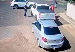 Oficial de justicia “cruza límites” y secuestra lujosa camioneta en Brasil - La Clave