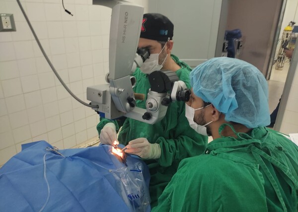 Realizan trasplante de córnea a paciente de 61 años en Oftalmología de Clínicas - .::Agencia IP::.