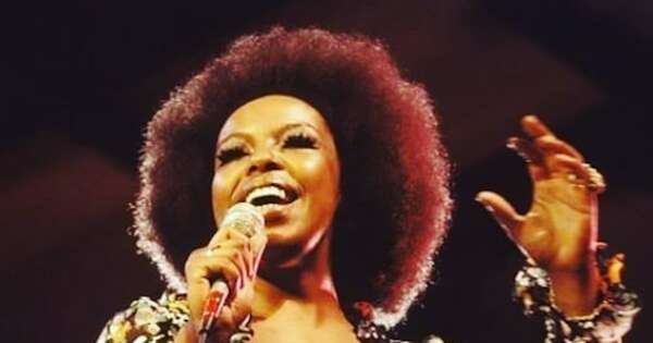 La Nación / Falleció Roberta Flack, conocida por “Killing Me Softly”