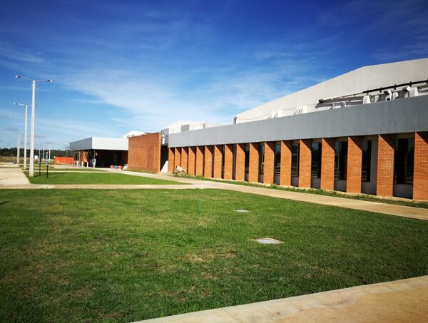 Nuevo hospital en Coronel Oviedo: traslado de pacientes y servicios en diez días · Radio Monumental 1080 AM