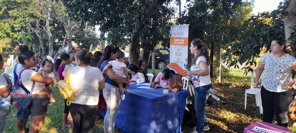 Realizan jornada integral de atención a mujeres en B° San Antonio Ypekuru