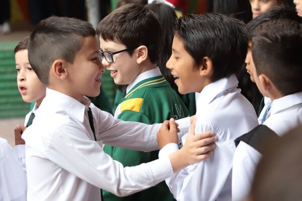 Cerca de 1,4 millones de alumnos del sistema oficial comienzan clases en Paraguay