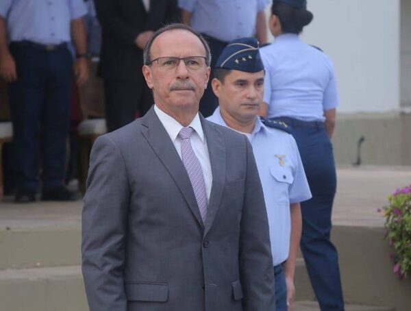 Ministro de Defensa anuncia investigación por chats filtrados de militares · Radio Monumental 1080 AM