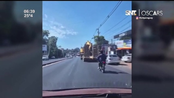 Accidente en Acceso Sur: camión descontrolado impacta a tres vehículos - SNT