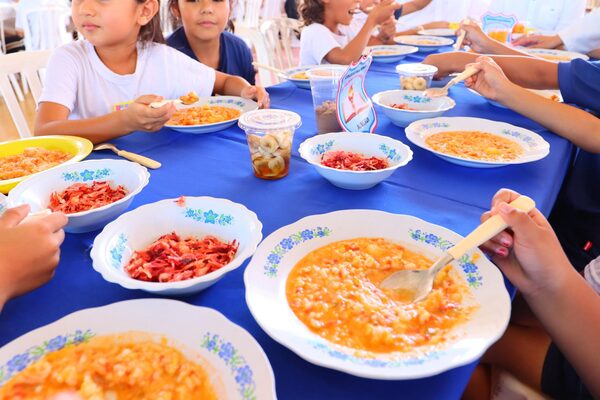 "A partir de hoy ningún niño en Paraguay va a pasar hambre" afirma Peña al universalizar alimentación escolar - .::Agencia IP::.