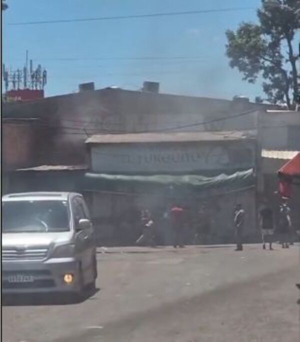 Reportan incendio en local del Mercado de Abasto
