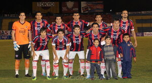 Versus / El excompañero que le pidió a Dos Santos "golpear la mesa" en Cerro Porteño