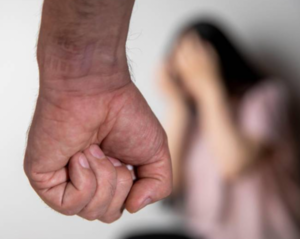 Detienen a hombre por intentar estrangular a su pareja con un cable en San Lorenzo