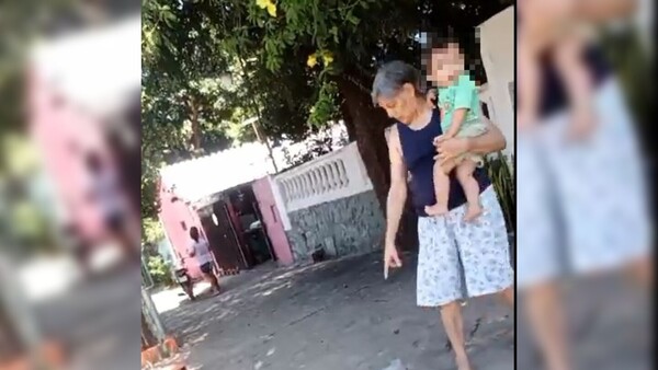 Doña echó a delivery por usar su sombra