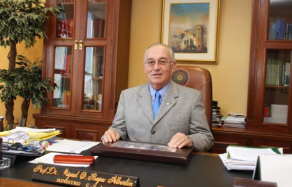 Confirman condena de exministro de Corte que pidió coima por su voto