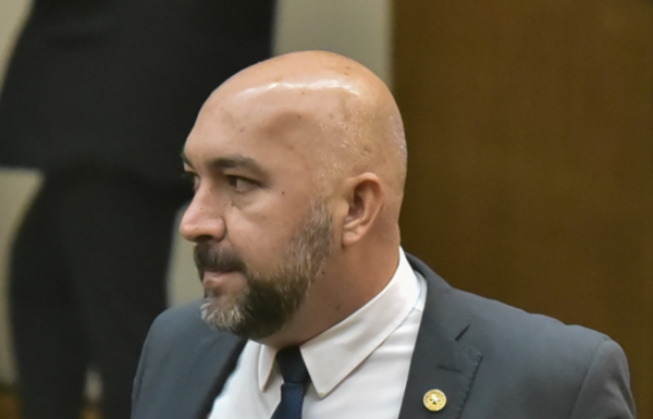 Fiscalía deberá entregar copias de los chats de Gomes a abogado de Arévalo en 48 horas