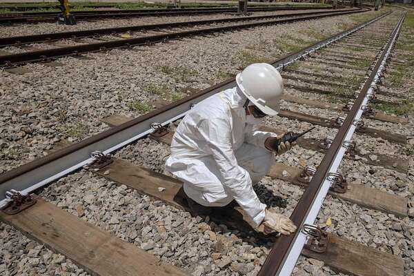 En São Paulo pintan de blanco las ferrovías para evitar accidentes por calor extremo - Ciencia - ABC Color