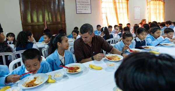 La Nación / Alrededor de 1.000 niños de Yaguarón reciben por primera vez el almuerzo escolar