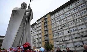 El Papa presenta una leve mejoría, pero continúa en estado crítico – Prensa 5