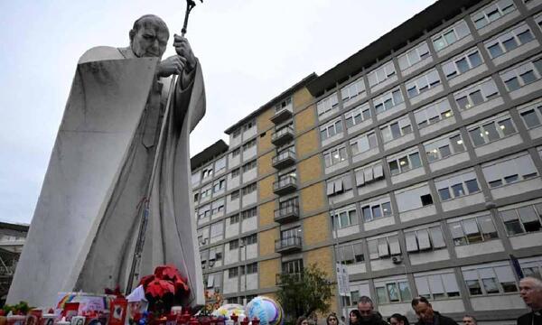 El Papa presenta una leve mejoría, pero continúa en estado crítico – Prensa 5