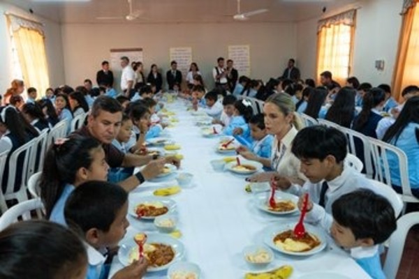 Hambre Cero en Yaguarón: casi mil niños reciben almuerzo escolar por primera vez - ADN Digital