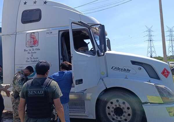 Incautan cocaína en el Chaco oculta en camión cisterna de Bolivia