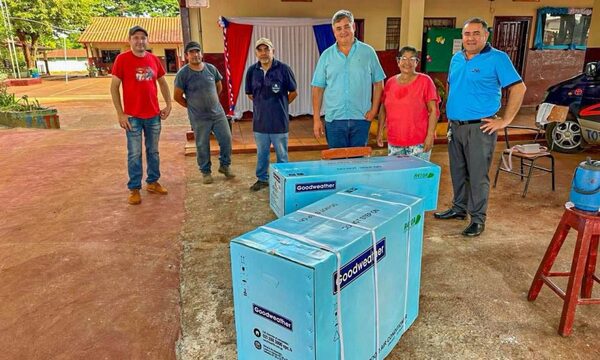 UPE dona aire acondicionado a escuela de Franco