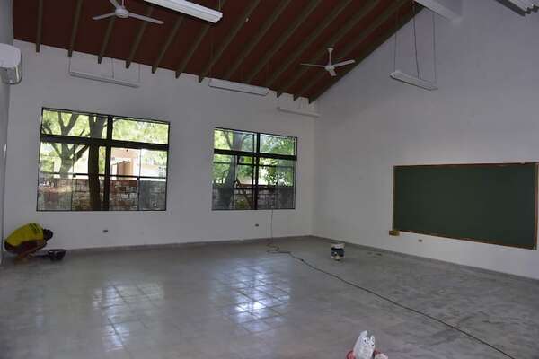 Terminaron de construir aulas, pero esperan sillas de Nenecho en colegio de Asunción - Nacionales - ABC Color