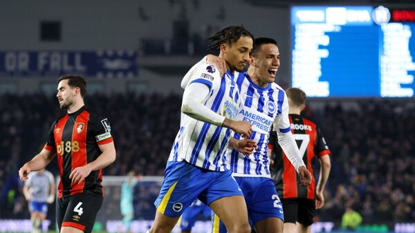 Diego Gómez, titular y figura en el Brighton