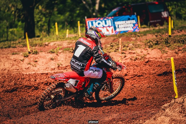 Lucida apertura del nacional de motocross