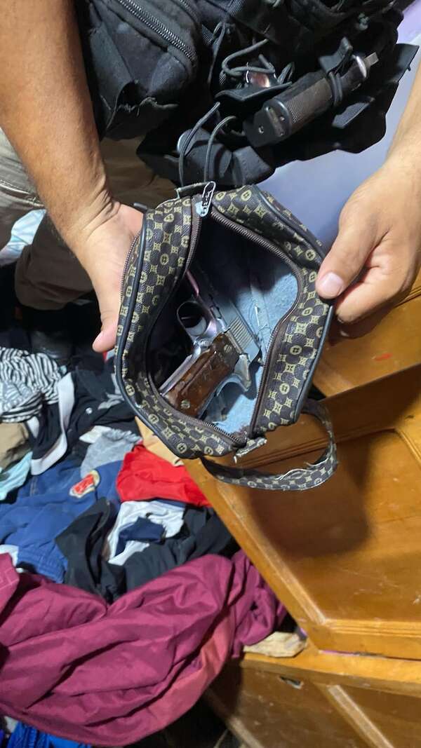 Golpe al narcotráfico en barrio Tacumbú: dos detenidos y evidencias incautadas - Policiales - ABC Color