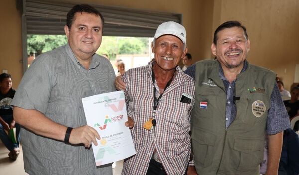 Otorgan reconocimiento al INDERT en Arroyito por la titulación masiva