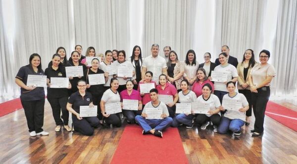 Certifican competencias a 59 trabajadores del sector hotelero en Ciudad del Este