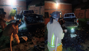Incendio vehicular en María Auxiliadora: camioneta con carga de carbón sufrió daños
