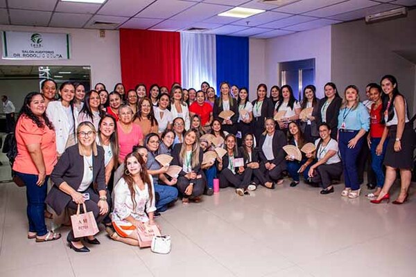 Exitosa charla de mujeres empoderadas en la Fundación Tesãi | DIARIO PRIMERA PLANA