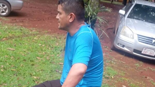 Policía robó a punta de puñal una moto, ahora está detenido