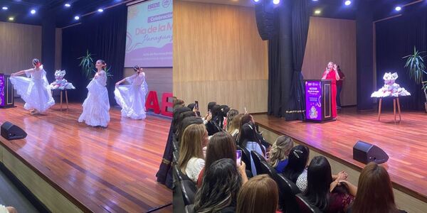 UNAE CELEBRÓ DÍA DE LA MUJER PARAGUAYA CON EMOTIVO ACTO