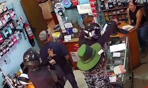 (Video) Motocas perpetraron violento asalto y se llevaron celulares en Yby Yaú