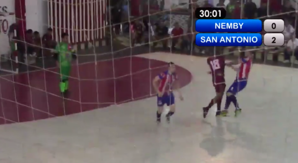 Versus / Fútbol de Salón: Causó múltiples fracturas a un rival con criminal trompada