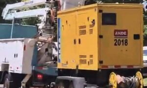 Instalan generador eléctrico para la visita de Peña a una escuela, pero lo retiraran apenas se va