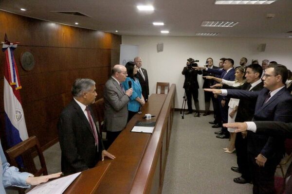 Autoridades judiciales tomaron juramento a 7 magistrados