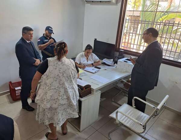 Mafia de los pagarés: esto incautó la Fiscalía en el estudio jurídico de una abogada - Nacionales - ABC Color