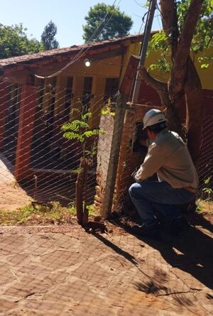 ANDE refuerza el suministro de energía eléctrica en la Escuela República de Guatemala de Yaguarón - .::Agencia IP::.
