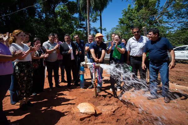 +Verde +Agua benefici贸 con acceso a agua potable a m谩s de 30.000 pobladores de Aregu谩