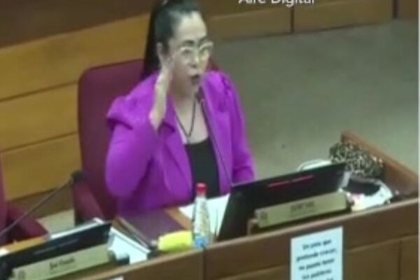 Senadora Yamy Nal amenaza a periodista tras denuncia sobre su hijo - SNT