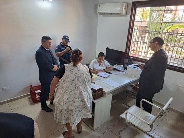 Allanan vivienda de abogada implicada en la "mafia de los pagarés" - ADN Digital