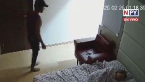 Encarnación: Delincuente se pasea por una casa mientras la dueña dormía