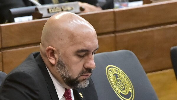 El ex diputado Orlando Arévalo está hospitalizado