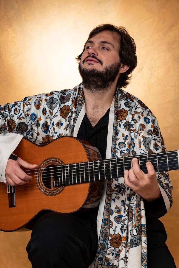 Yamandu Costa tocará hoy en el Teatro Municipal “Ignacio A. Pane” - Música - ABC Color