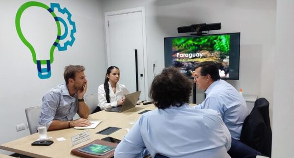 Empresarios de Omnia Omega Packing exploran proyectos de inversión