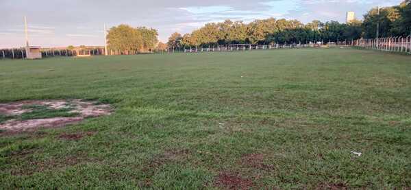 Sospechan de un feroz negociado en la refacción de cancha municipal de Minga Porã - La Clave